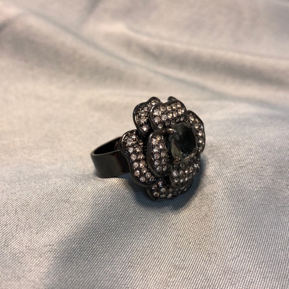 Stella & Dot Flower Ring - Picture 2 of 3